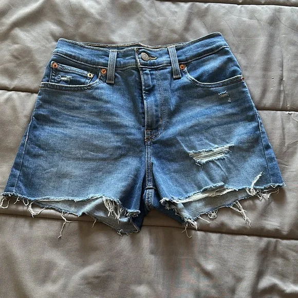 LEVI’S High Rise Short - Picture 1 of 3